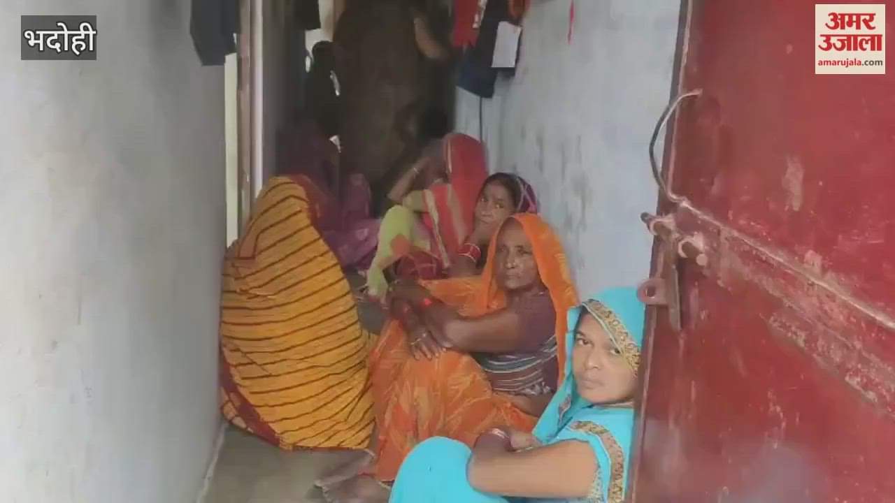 Weaver returning from carpet company dies in road accident VIDEO