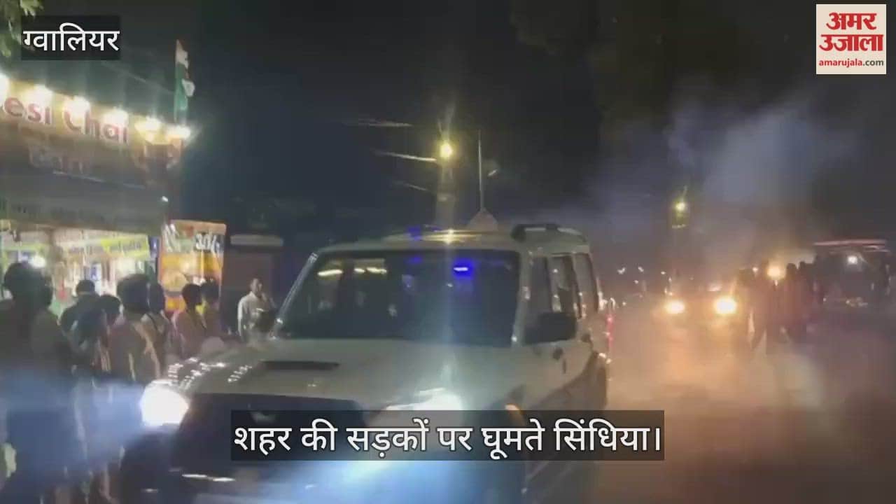 Gwalior News: Jyotiraditya showcases royal style, seen driving vintage Thunderbird car on city streets