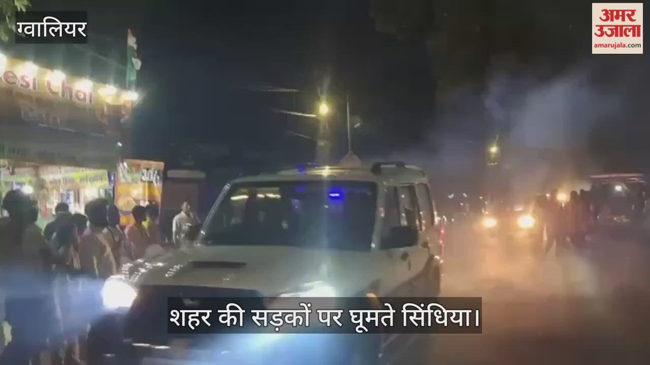Gwalior News: Jyotiraditya showcases royal style, seen driving vintage Thunderbird car on city streets