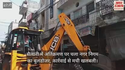Municipal Corporation bulldozer runs on encroachment in Bareilly
