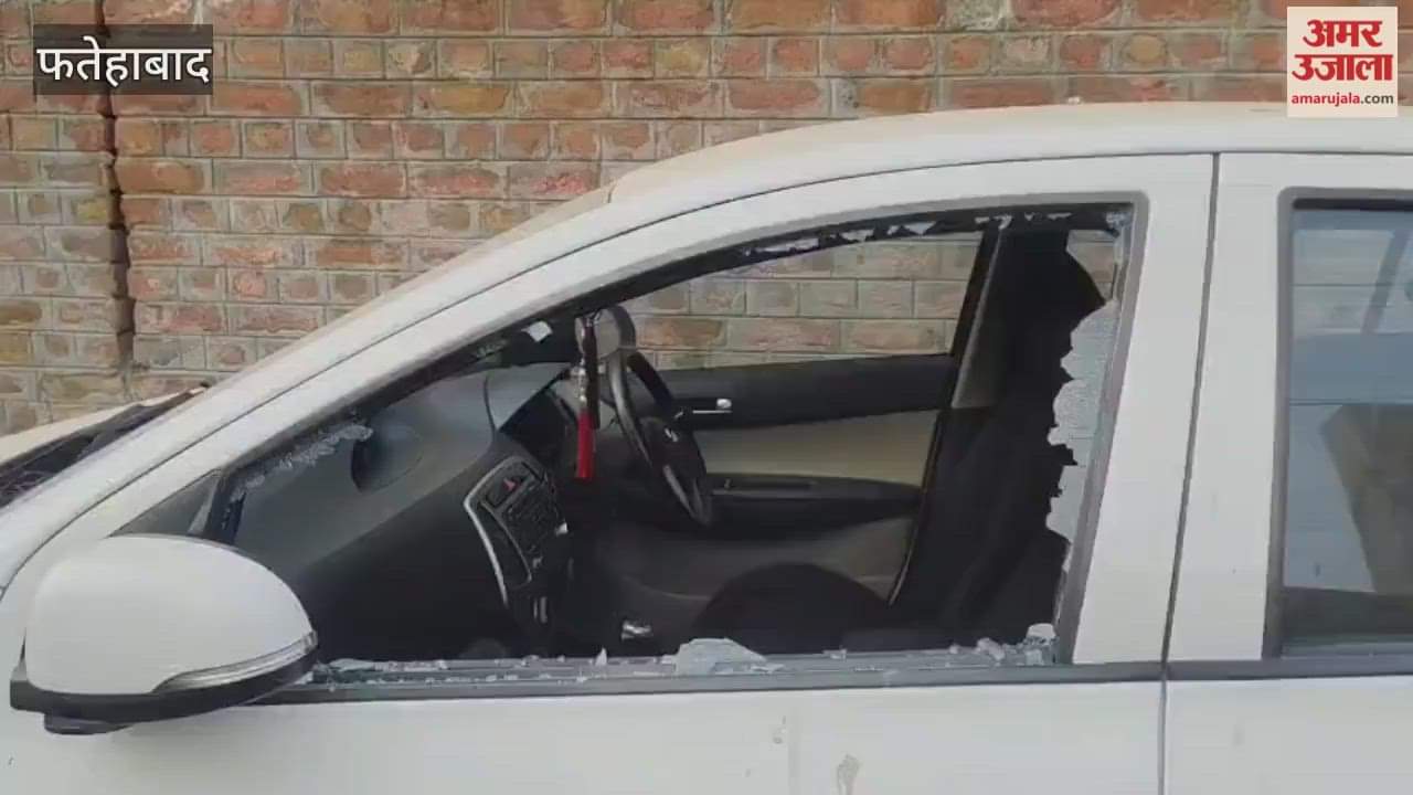 Three car windows were smashed in the Canal Colony area of Fatehabad; police are investigating the incident.