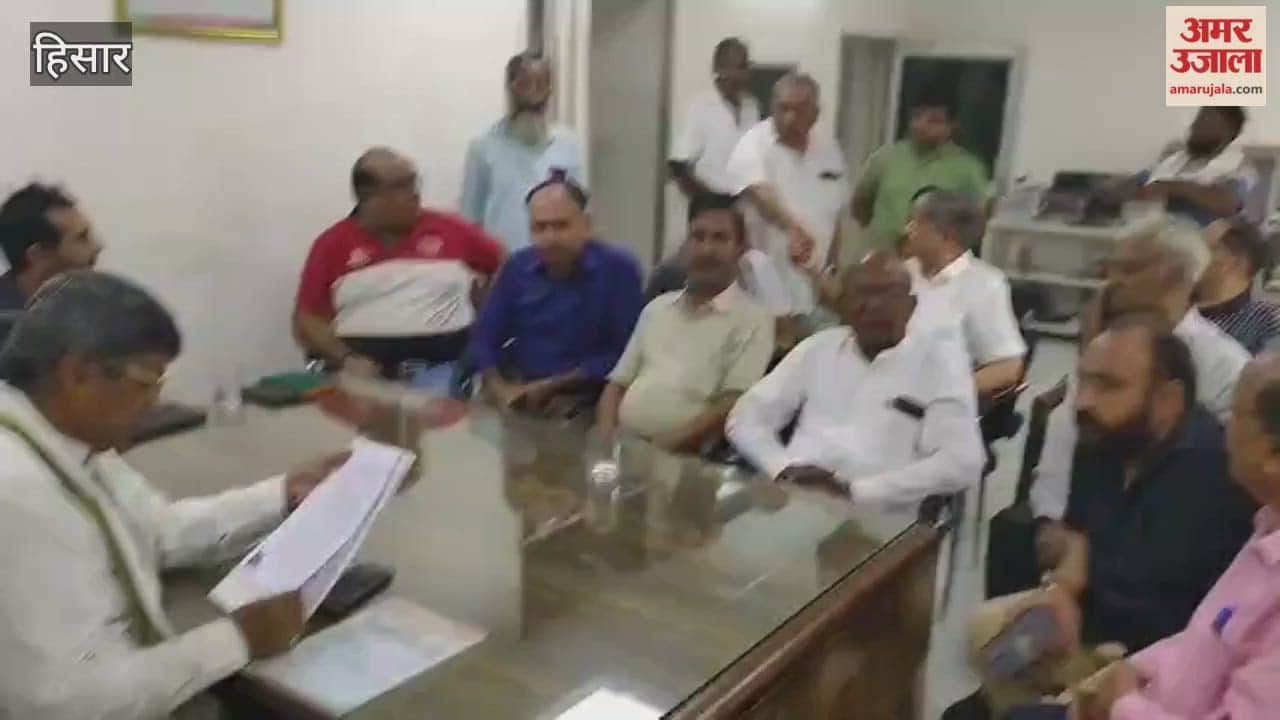 A proposal to build an auto-rickshaw stand within the bus station premises in Hisar has been met with objections from the roadways officials; the mayor has requested clarification from the headquarters.