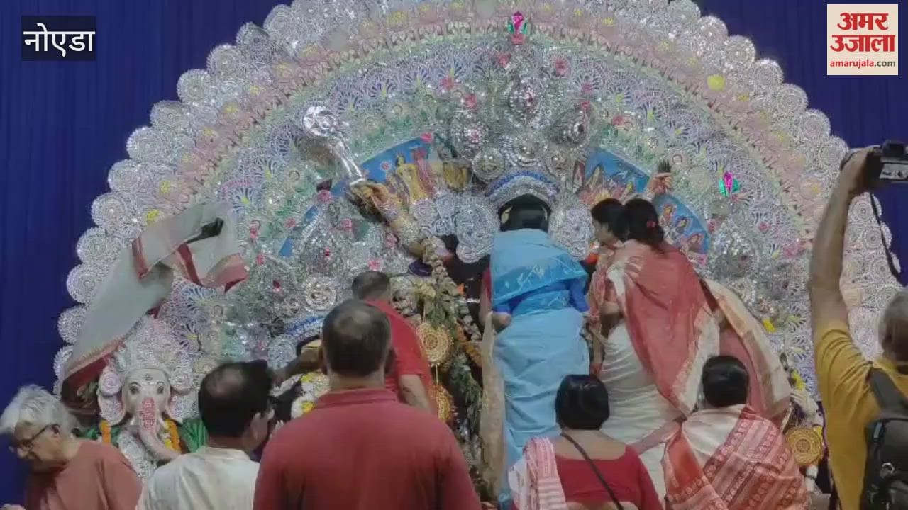 Sindoor Khela organized at Kalibari in Noida