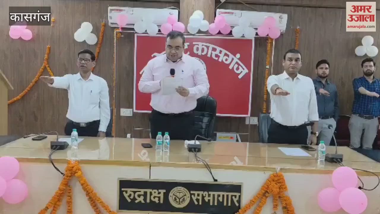 DM Pranay Singh Administers Swachhata Pledge at Kasganj Collectorate