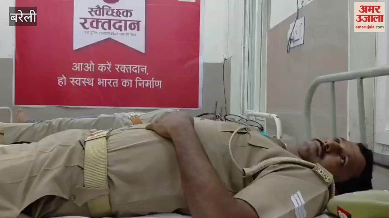 people donated blood in Bareilly and received certificates of appreciation