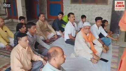 Meerut: Vishwa Hindu Parishad and Bajrang Dal performed Shastra Puja on the occasion of Vijayadashami in Mawana