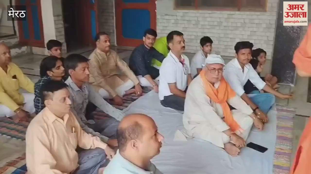 Meerut: Vishwa Hindu Parishad and Bajrang Dal performed Shastra Puja on the occasion of Vijayadashami in Mawana