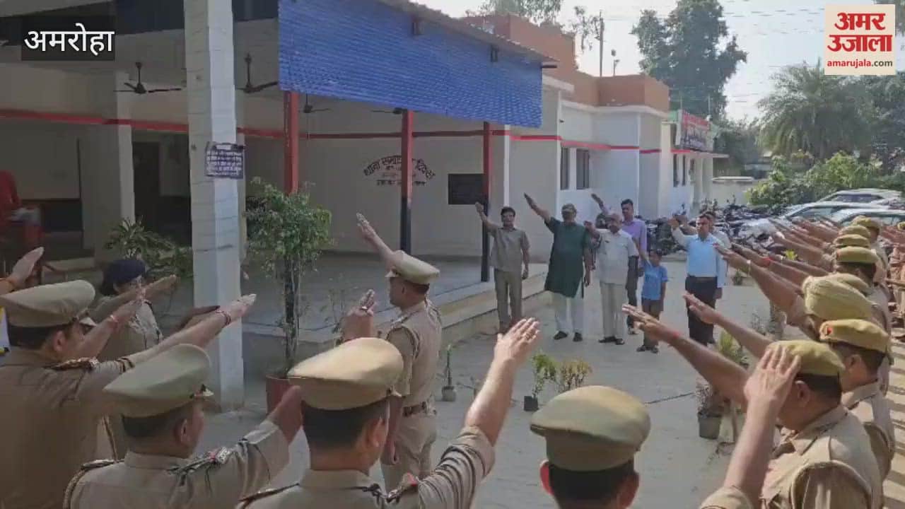 Police personnel in Gajraula took an oath on the birth anniversaries of Gandhi and Shastri