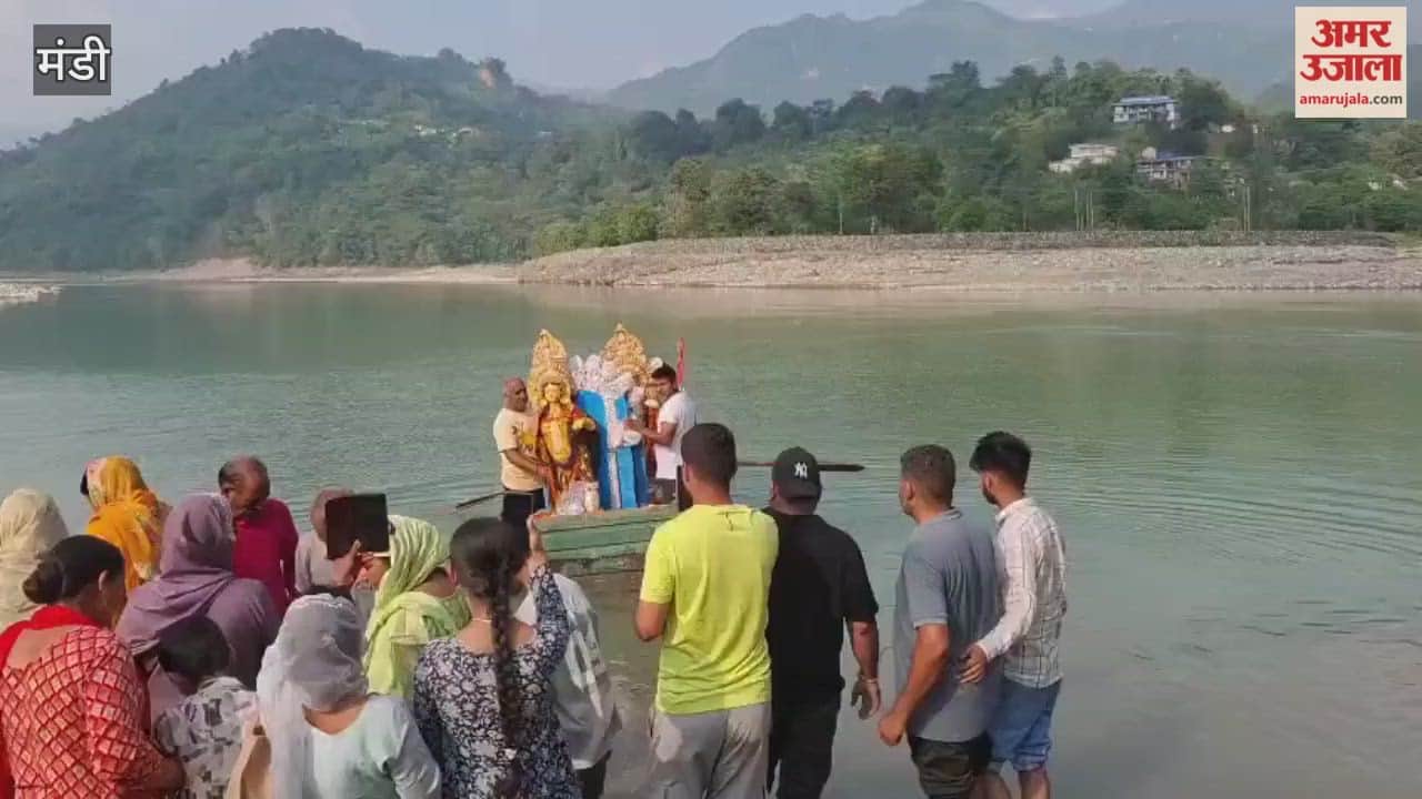 Mandi Durga immersion took place in Kandhapatan mini Haridwar MP Anurag Thakur participated in the special puja