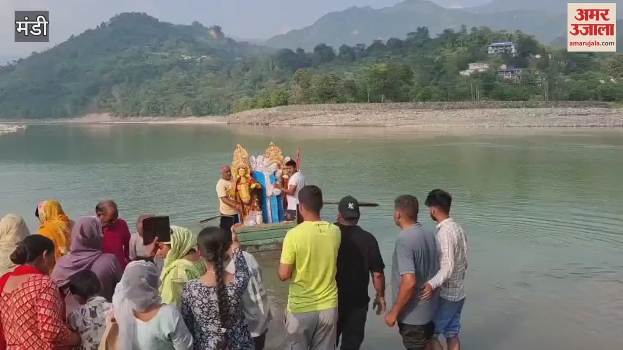 Mandi Durga immersion took place in Kandhapatan mini Haridwar MP Anurag Thakur participated in the special puja