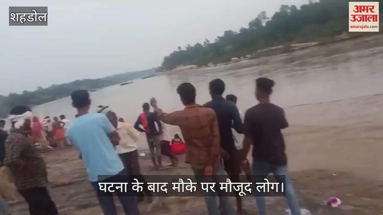 Major accident during Durga immersion: River floods sweep two people away, police arrive at the scene