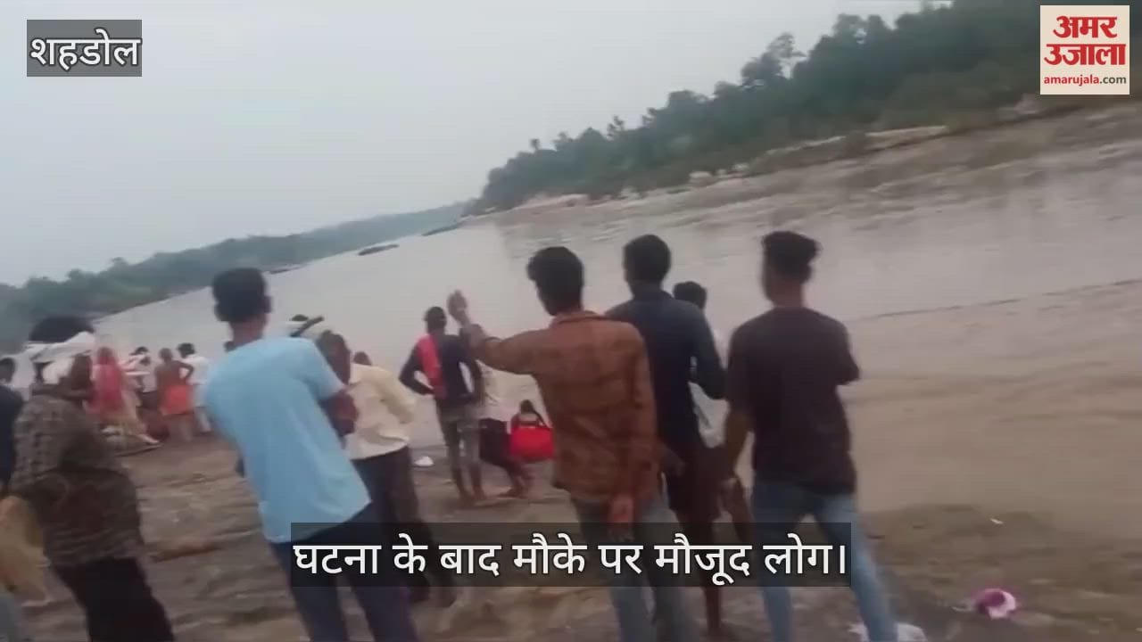 Major accident during Durga immersion: River floods sweep two people away, police arrive at the scene