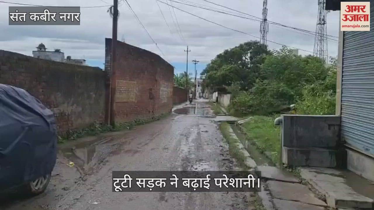 The people of Purvi Banjaria are facing a lot of problems due to the broken road.