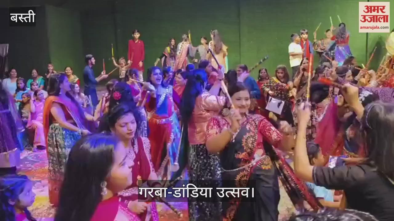 Women and youth danced in the Garba-Dandiya festival