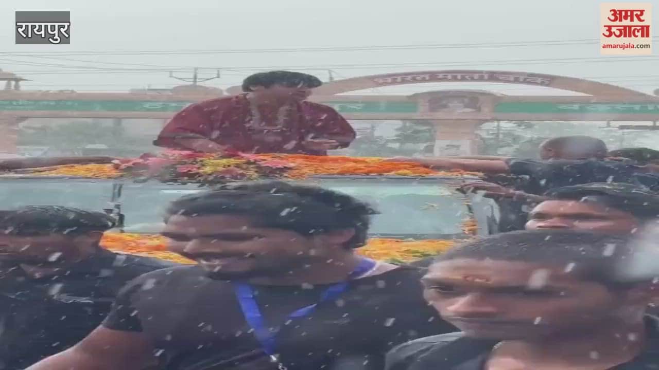 Video: भारत माता चौक में धीरेन्द्र कृष्ण शास्त्री का भव्य स्वागत, व्यापारियों ने किया पुष्प वर्षा