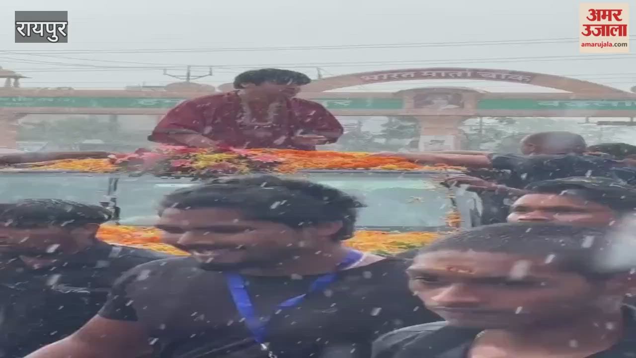 Video: भारत माता चौक में धीरेन्द्र कृष्ण शास्त्री का भव्य स्वागत, व्यापारियों ने किया पुष्प वर्षा