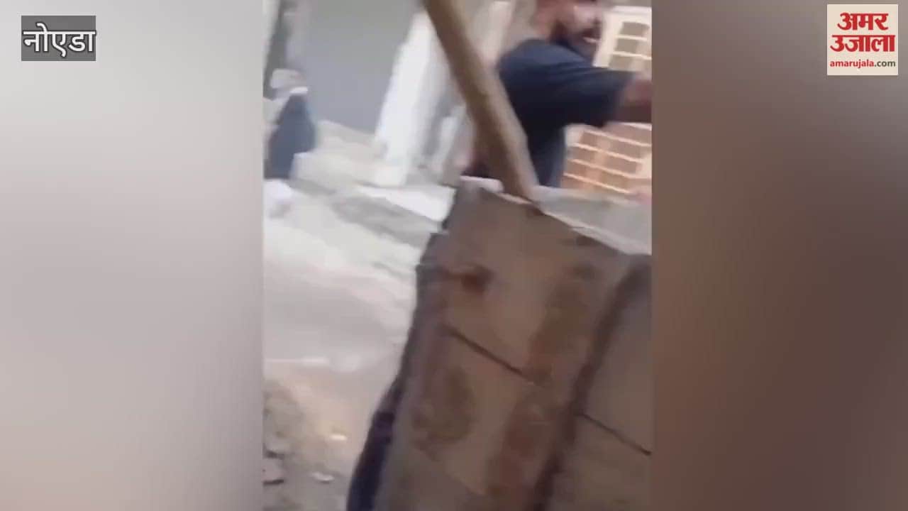 Fortuner car hit driver pointed pistol at sanitation worker in Noida