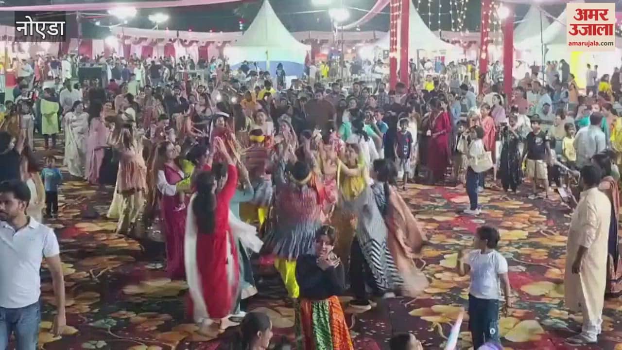 Dandiya night at Tikona Park in Greater Noida West, people danced and danced a lot.