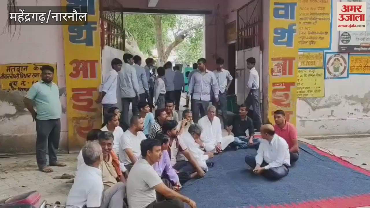 Locals protest at school in Nangal Chaudhary