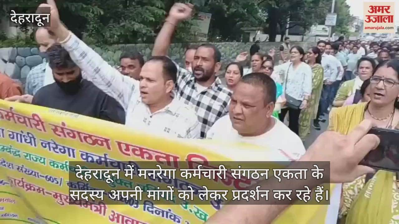 Members of MNREGA Employees Organization Ekta are protesting for their demands