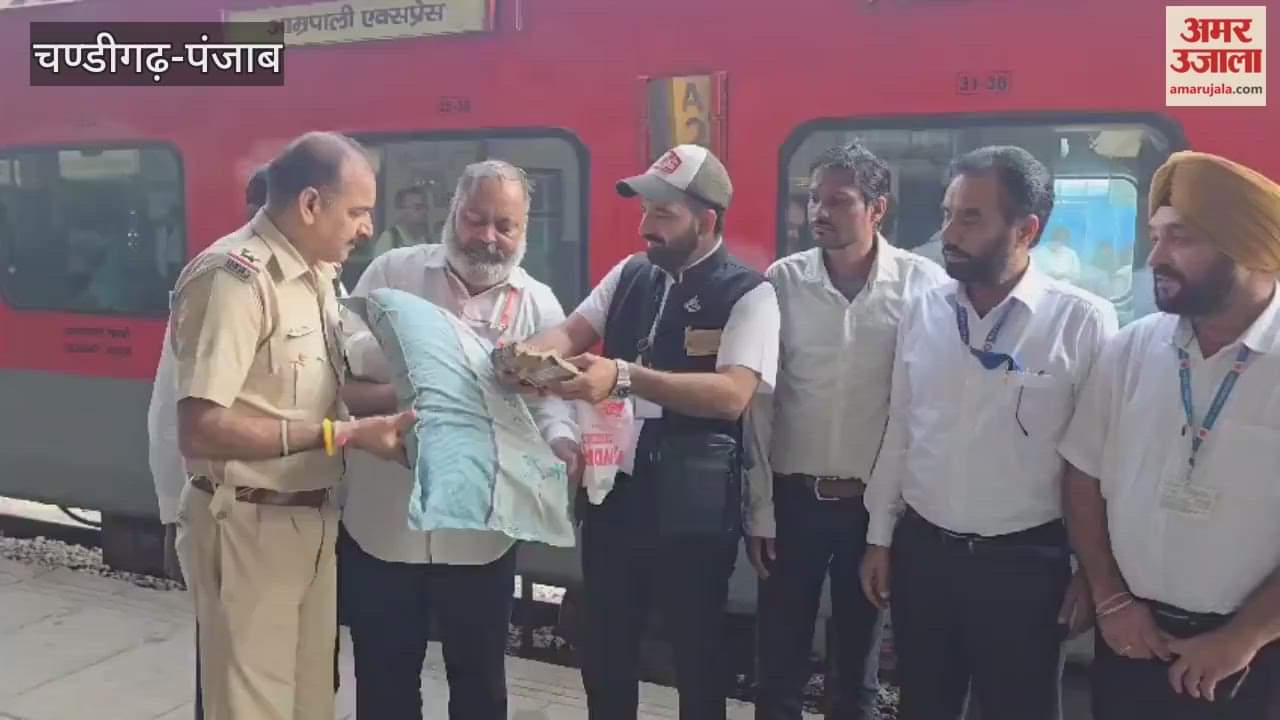 1.75 lakh rupees found in train returned safely to passenger