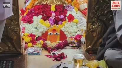 Una Chintpurni was abuzz with devotees on Sunday the weather was pleasant after the rain, and a crowd of devotees gathered in the afternoon