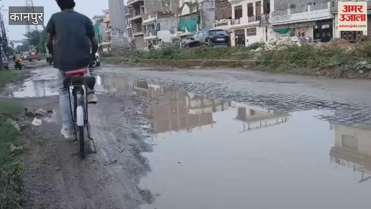 Bad condition of the road near Bagiya crossing, waterlogging