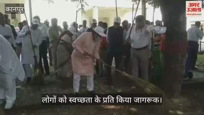 कानपुर: एनएसआई  में केंद्रीय मंत्री प्रहलाद जोशी ने मास्क लगाकर लगाई झाड़ू