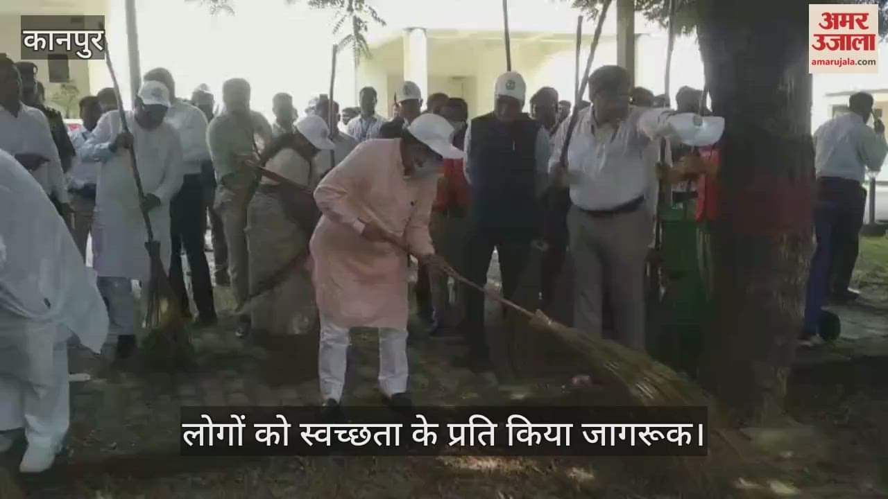 कानपुर: एनएसआई  में केंद्रीय मंत्री प्रहलाद जोशी ने मास्क लगाकर लगाई झाड़ू