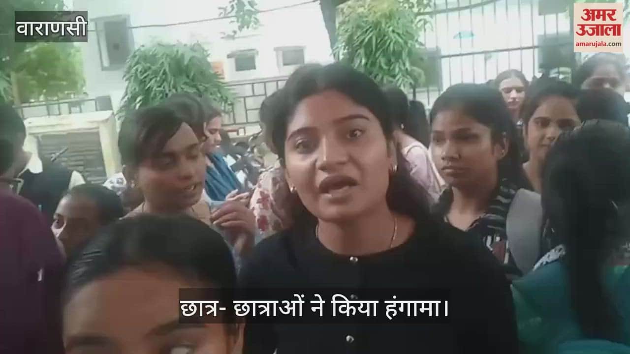 Mahatma Gandhi Kashi Vidyapith Students protest against invitation to convocation ceremony