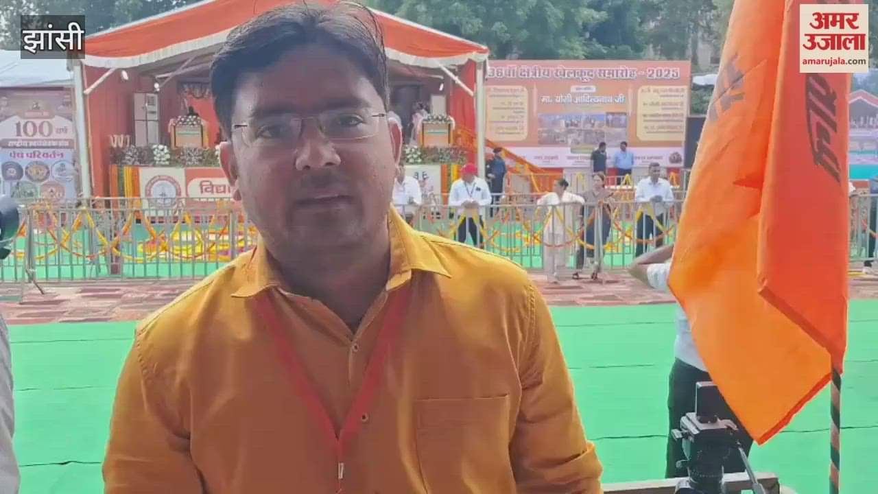 Video: Stage ready, CM awaited, Yogi to reach Jhansi shortly