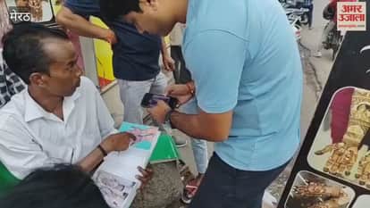 Meerut: Markets buzz on Karwa Chauth, women apply henna, designer henna in high demand