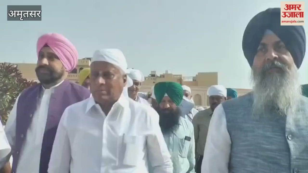 Union Minister of State V Somna bowed his head at Shri Harimandir Sahib