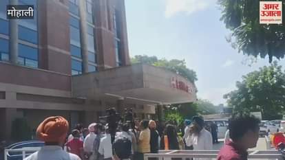 Singer Rajveer Jawanda passes away, fans gather outside hospital