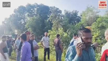 Jhansi: A bus travelling from Jaipur to Bageshwar Dham derailed after a tyre burst, causing minor injuries to five people.