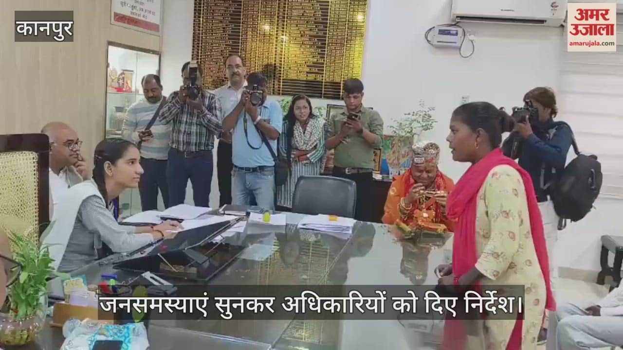 कानपुर: कलेक्ट्रेट में एक दिन की DM बनी हाईस्कूल टॉपर श्रद्धा दीक्षित