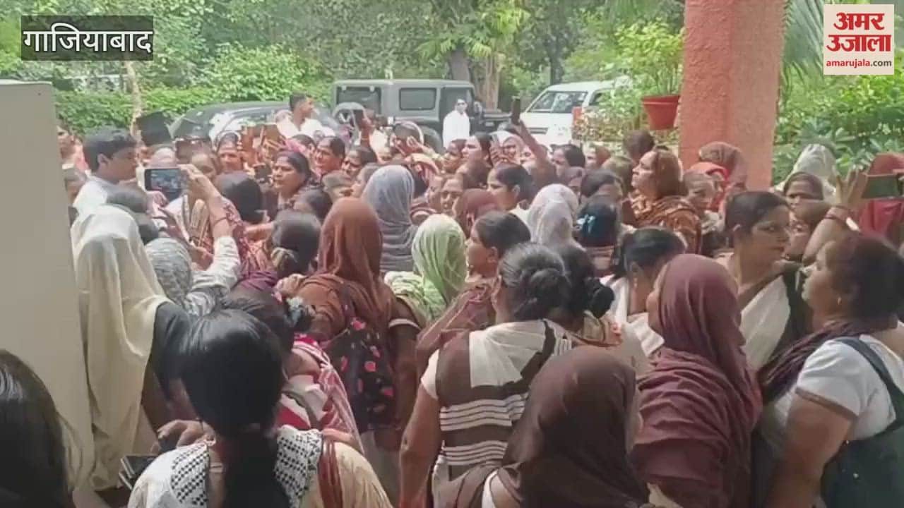asha workers protest in ghaziabad for salary