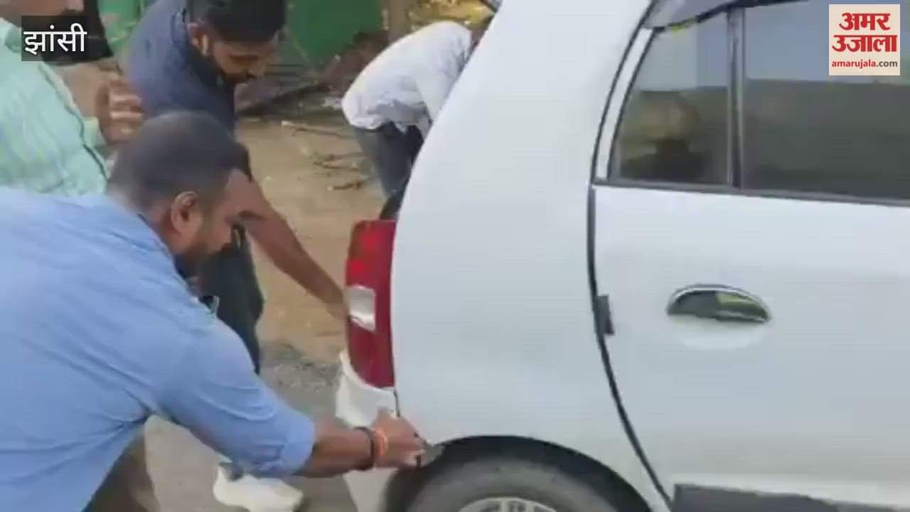 Jhansi: Shocking video of smugglers hiding marijuana in a car, caught by STF