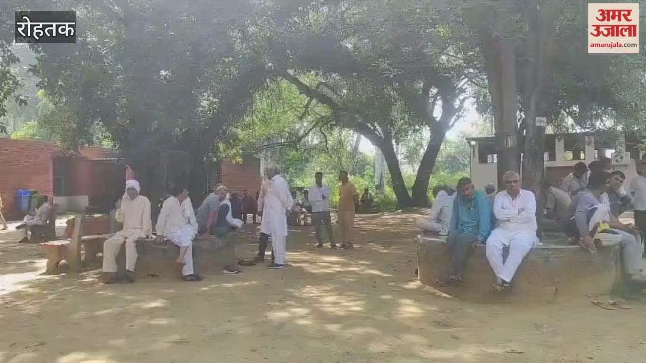 Accident in Rohtak; son, nephew and sister returning from Jaipur with the body of a woman police officer died.