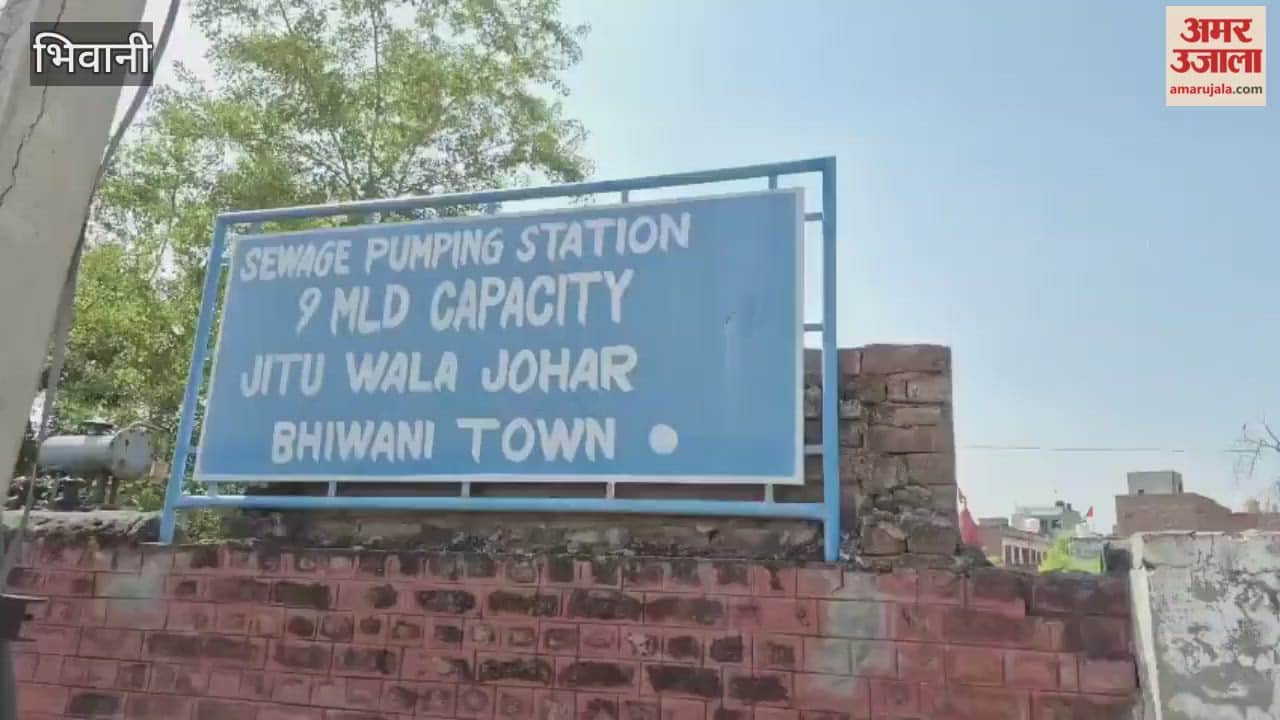 Angry residents of Bhiwani locked the Jeetwala disposal gate due to lack of sewage drainage
