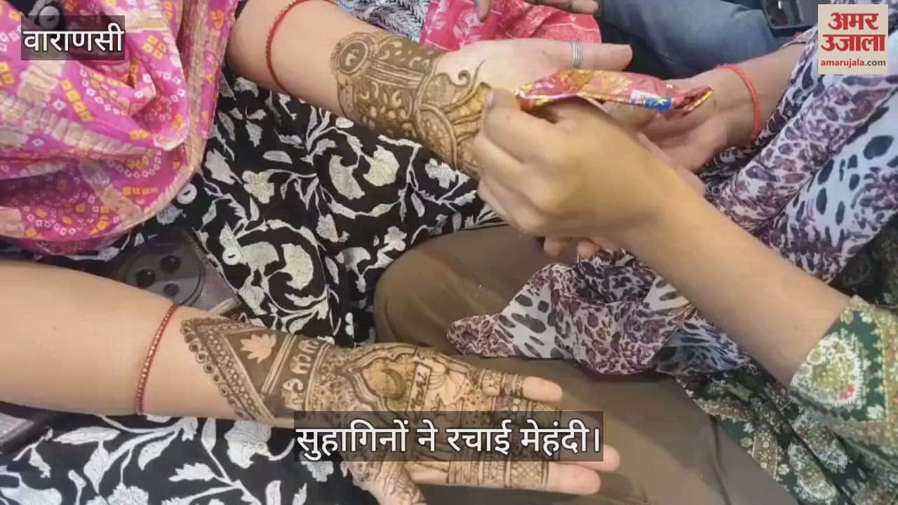 Karwa chauth 2025 Married women applied mehndi in the name of their beloved