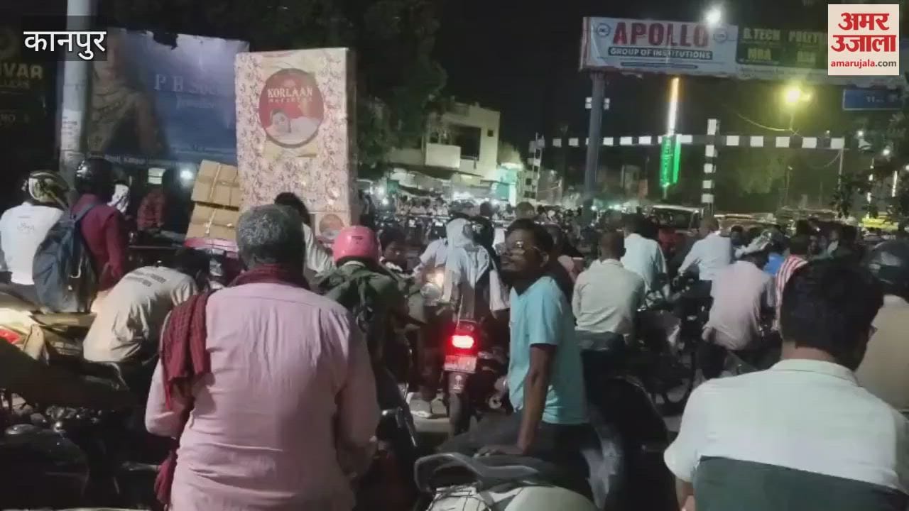Kanpur: Jarib Chowki crossing closed for 22 minutes, causing massive traffic jams