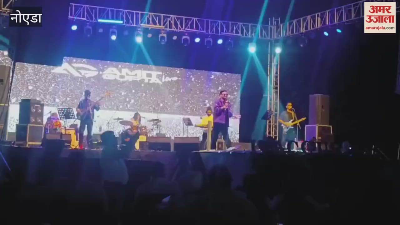 Students danced to the songs of Bollywood singer Amit Gupta