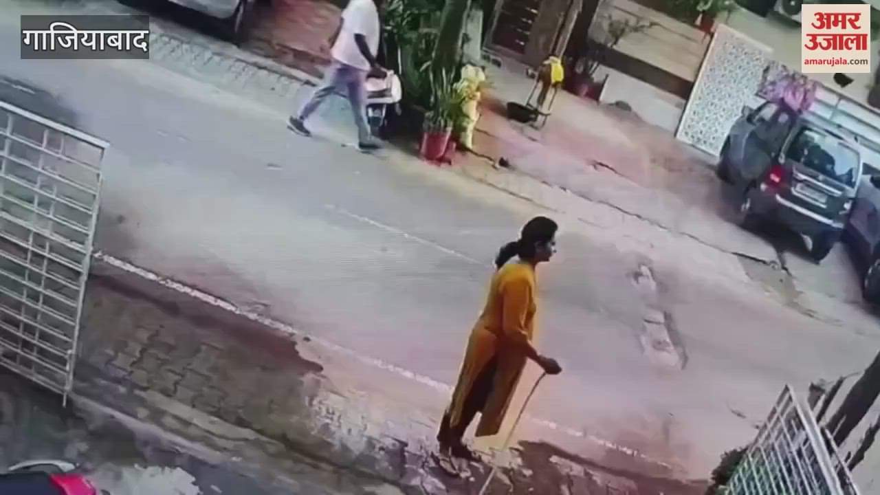 Bike-borne robbers snatched the chain from the neck of the engineer's wife and fled