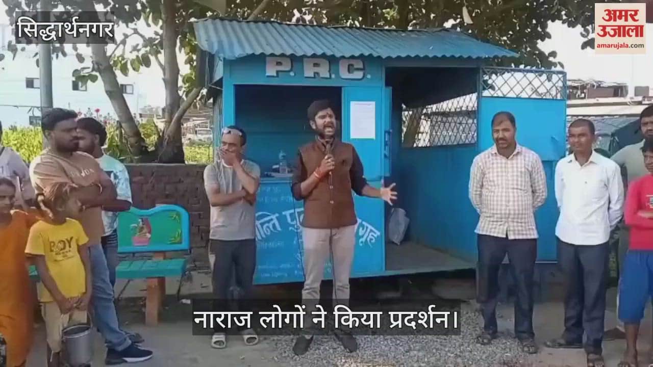 A young man was crushed to death by a trailer; people expressed their displeasure by blocking the road.