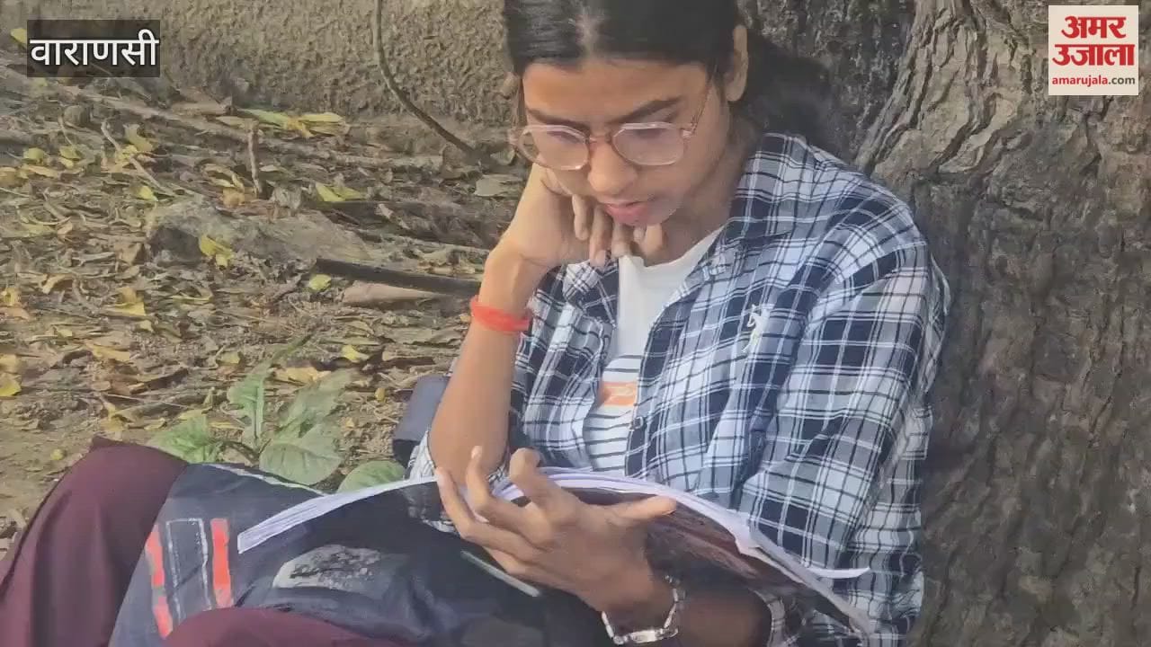 Candidates appearing for PCS Pre exam at centres in Varanasi