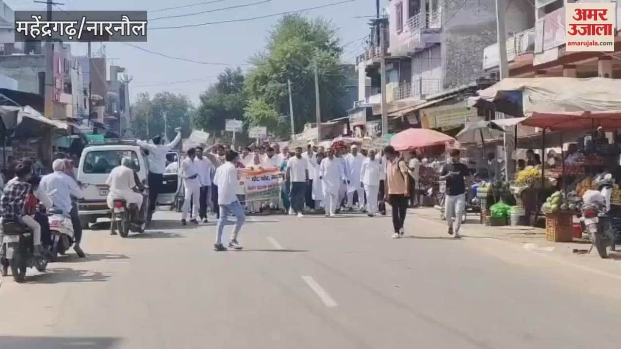 Congress workers took out a protest march against the government in Nangal Chaudhary, Narnaul