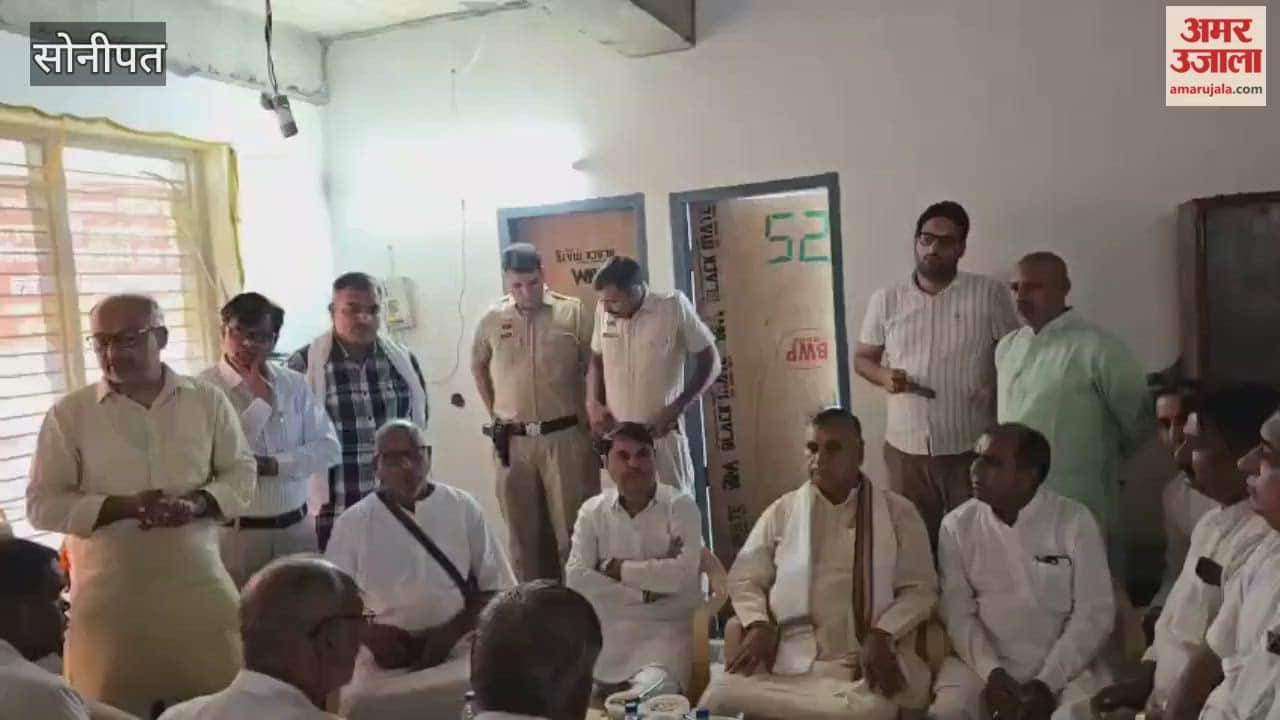 Congress MP Satpal Brahmachari said in Sonipat that law and order has collapsed in the state and criminals are running amok.