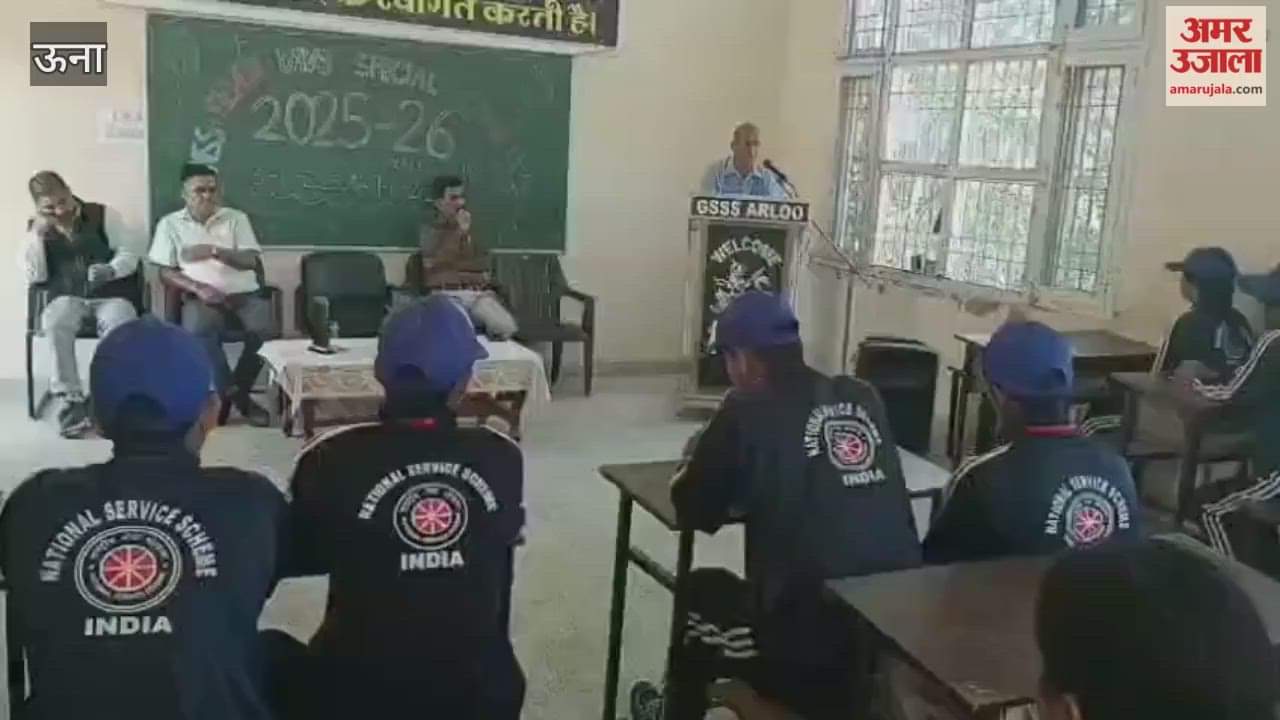 Una Retired Deputy Director Gurjeevan Sharma reached the closing ceremony of the NSS camp going on in Arlu School