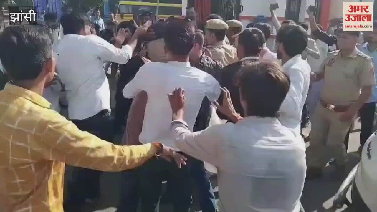 Video: ABVP workers create ruckus in Bundelkhand University of Jhansi